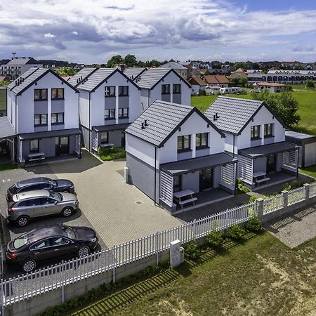 Frajda Domki - Apartamenty 6-Osobowe - Salon I Dwie Sypialnie Oraz Studia 4-Osobowe - Pokoj Z Aneksem Kuchennym Rewal Esterno foto