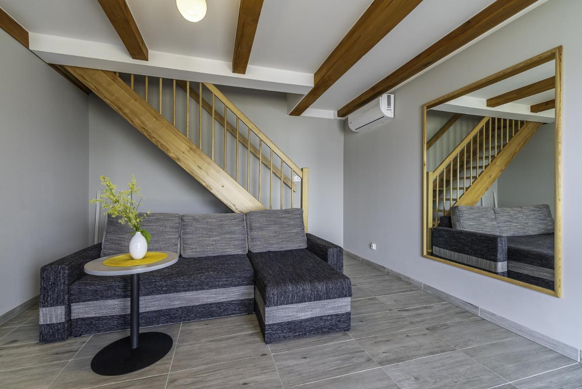 Frajda Domki - Apartamenty 6-Osobowe - Salon I Dwie Sypialnie Oraz Studia 4-Osobowe - Pokoj Z Aneksem Kuchennym Rewal Esterno foto