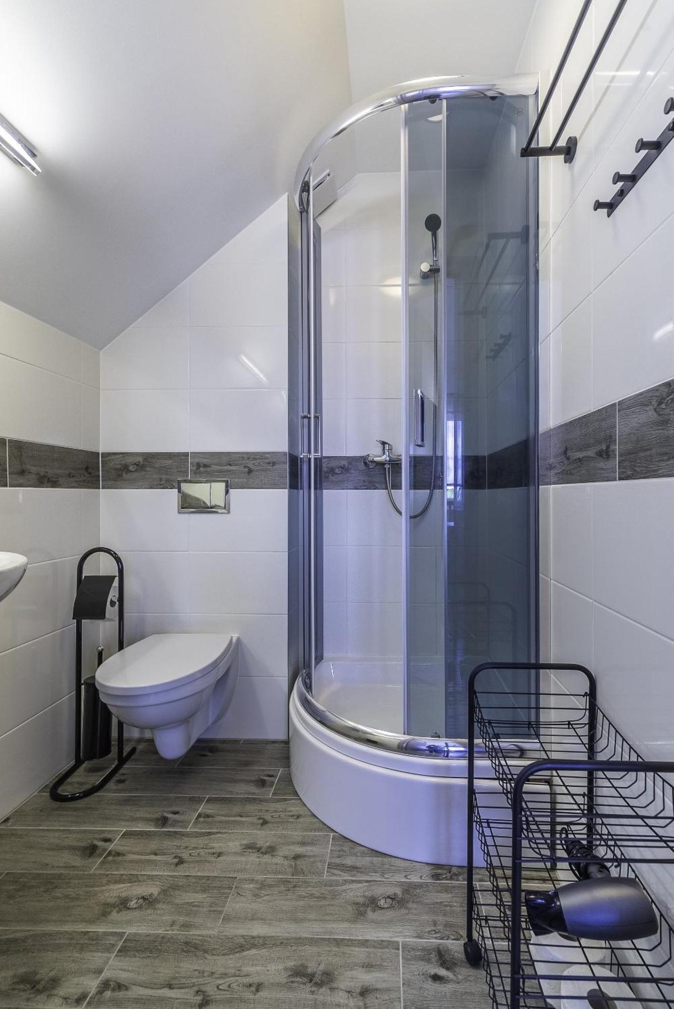 Frajda Domki - Apartamenty 6-Osobowe - Salon I Dwie Sypialnie Oraz Studia 4-Osobowe - Pokoj Z Aneksem Kuchennym Rewal Esterno foto