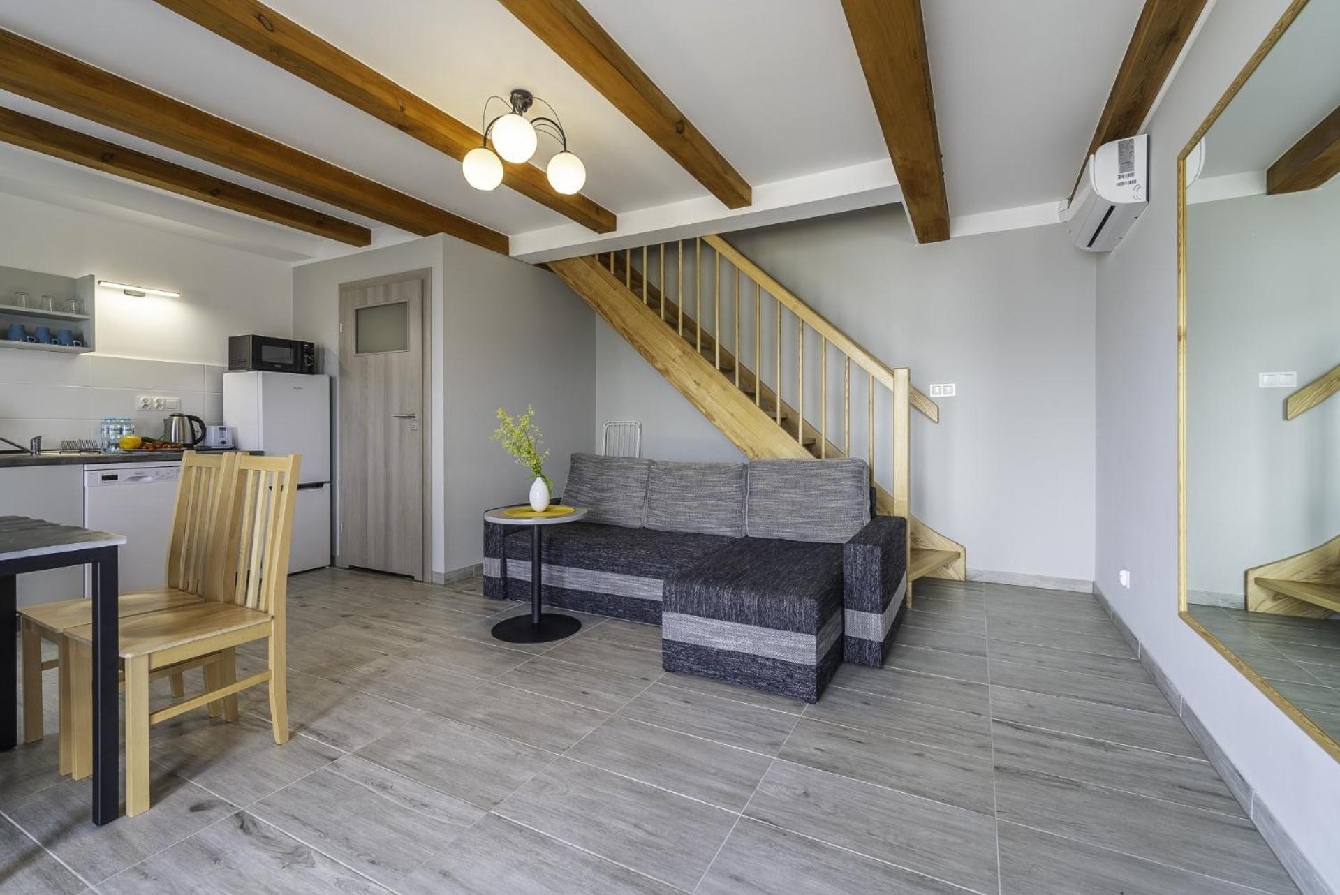 Frajda Domki - Apartamenty 6-Osobowe - Salon I Dwie Sypialnie Oraz Studia 4-Osobowe - Pokoj Z Aneksem Kuchennym Rewal Esterno foto