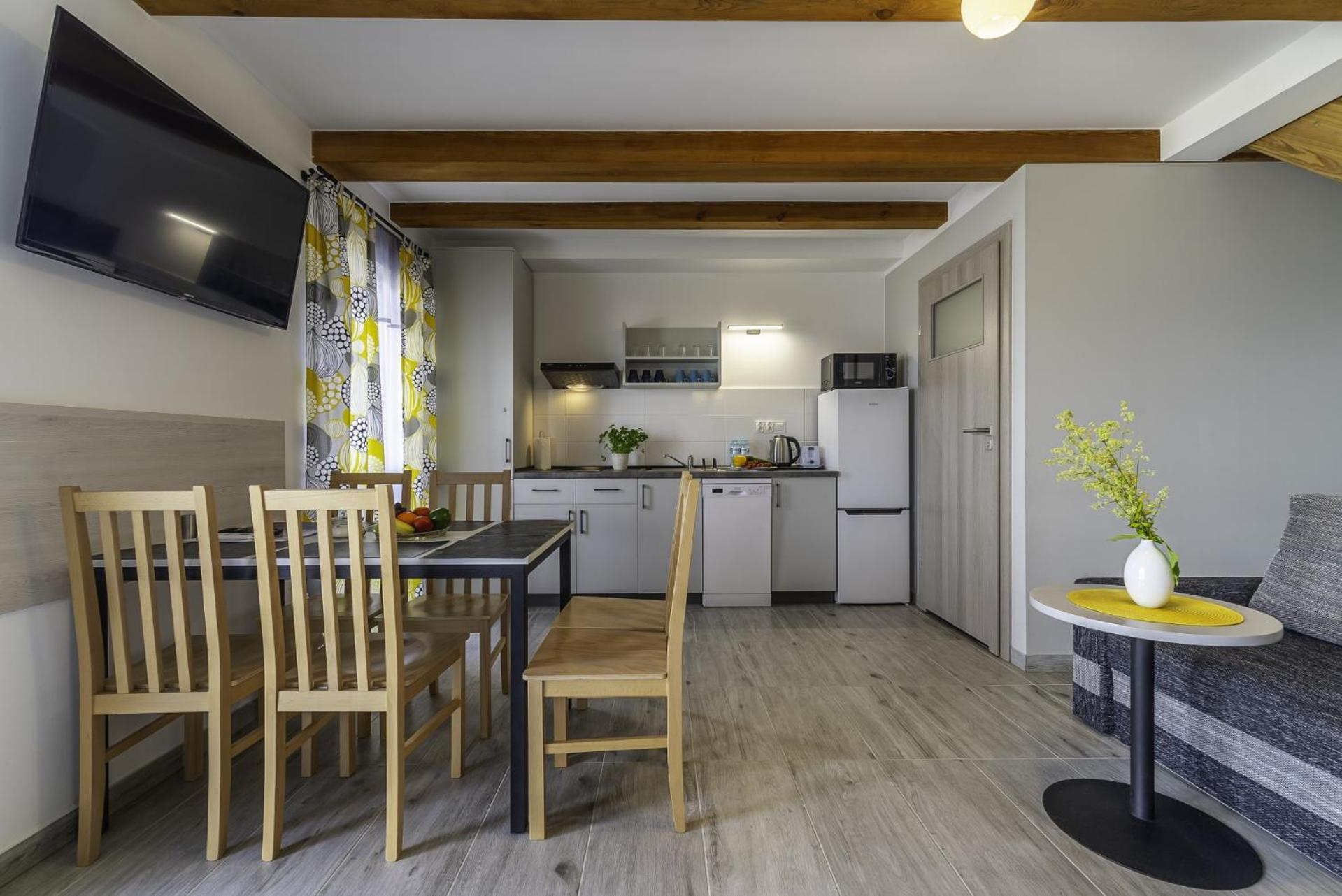 Frajda Domki - Apartamenty 6-Osobowe - Salon I Dwie Sypialnie Oraz Studia 4-Osobowe - Pokoj Z Aneksem Kuchennym Rewal Esterno foto