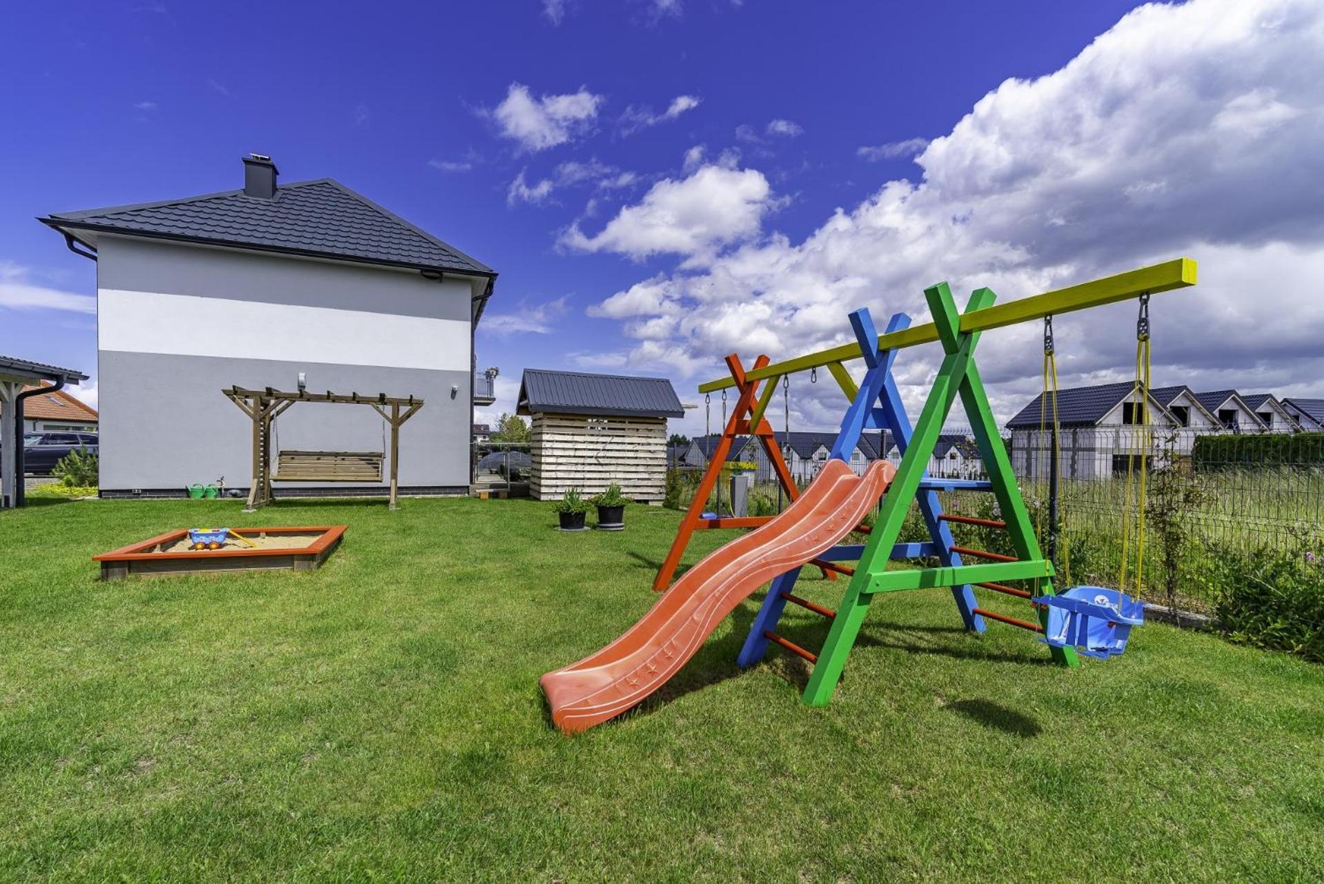 Frajda Domki - Apartamenty 6-Osobowe - Salon I Dwie Sypialnie Oraz Studia 4-Osobowe - Pokoj Z Aneksem Kuchennym Rewal Esterno foto