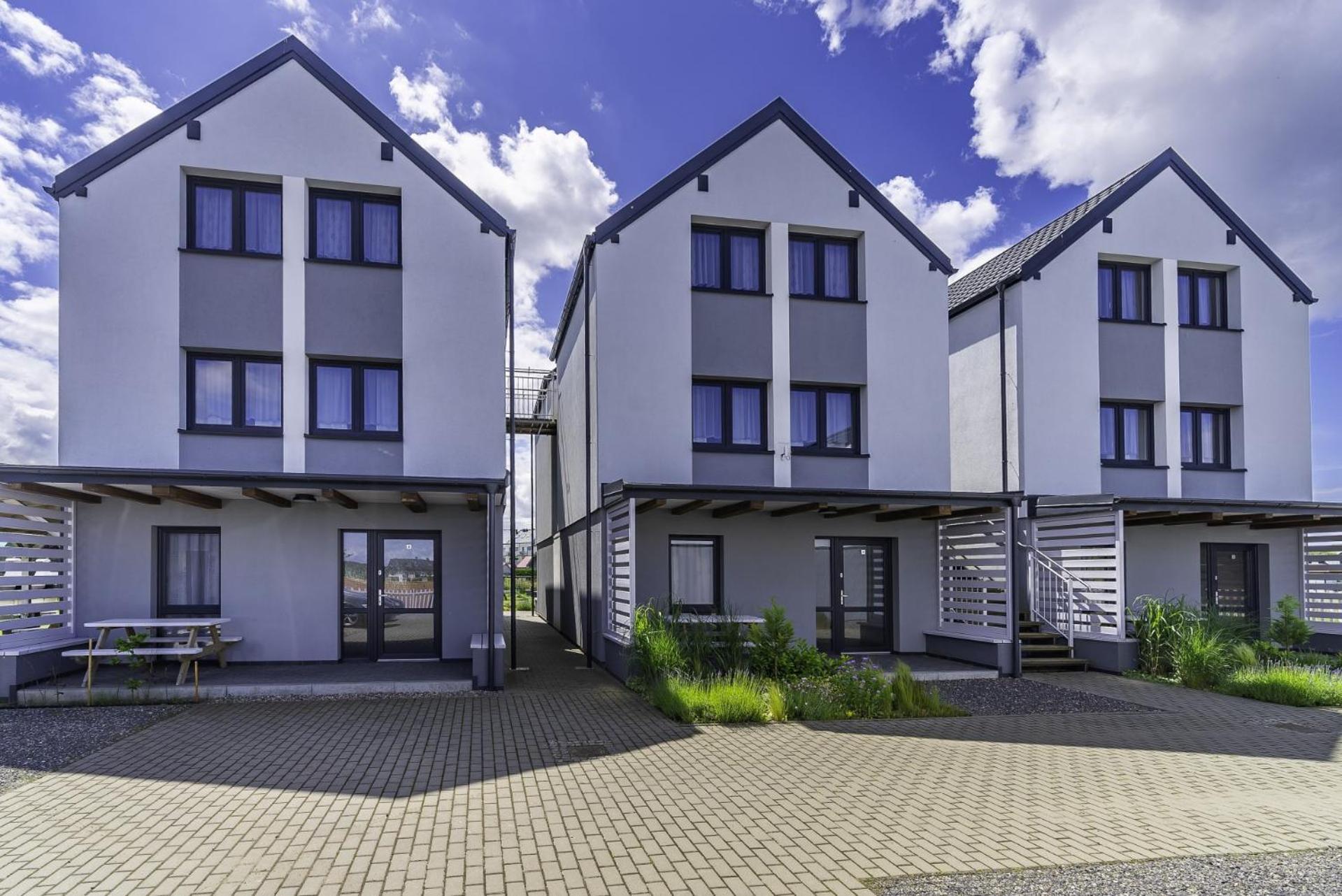 Frajda Domki - Apartamenty 6-Osobowe - Salon I Dwie Sypialnie Oraz Studia 4-Osobowe - Pokoj Z Aneksem Kuchennym Rewal Esterno foto